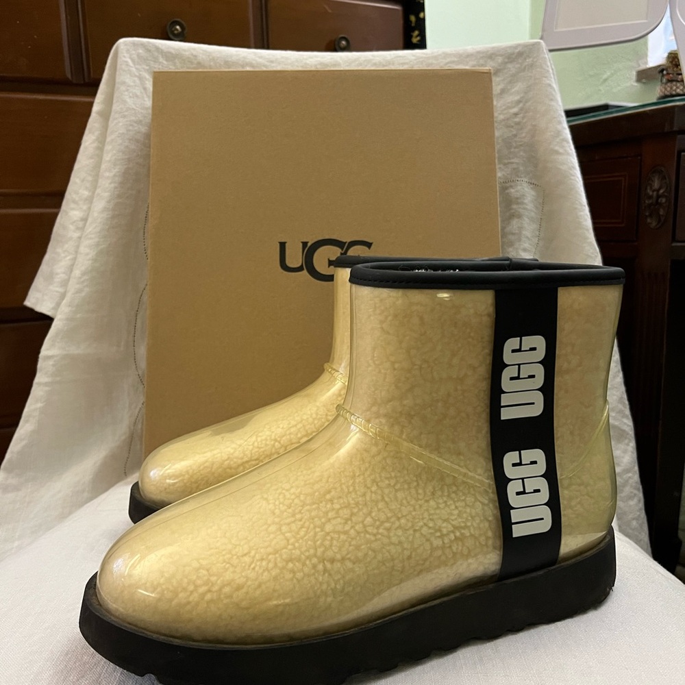 Ugh, Sherpa rain snow boots size 8